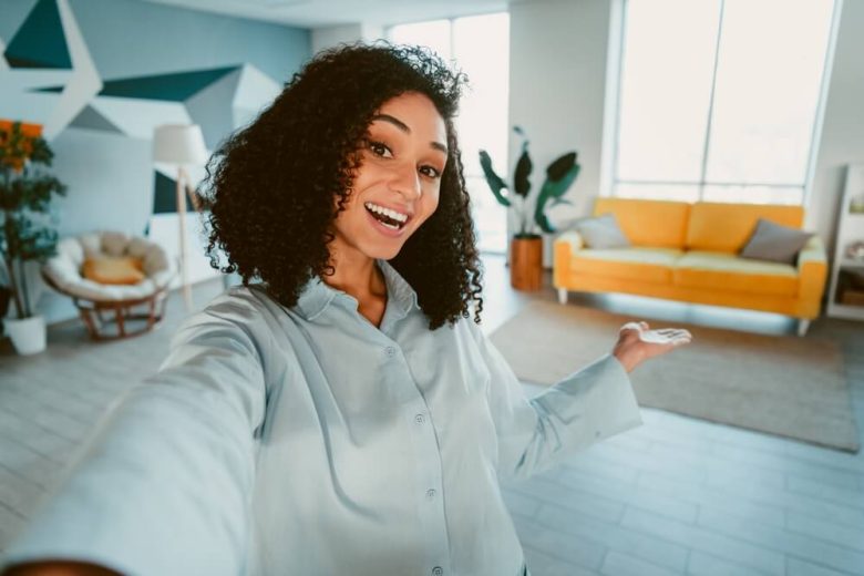 Girl moving into apartment and needing insurance for renting out a room in California.