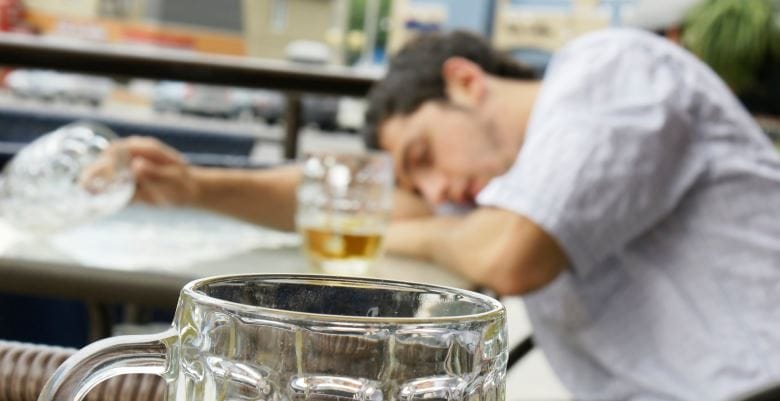 Long Workdays Possibly Linked to Alcohol Abuse