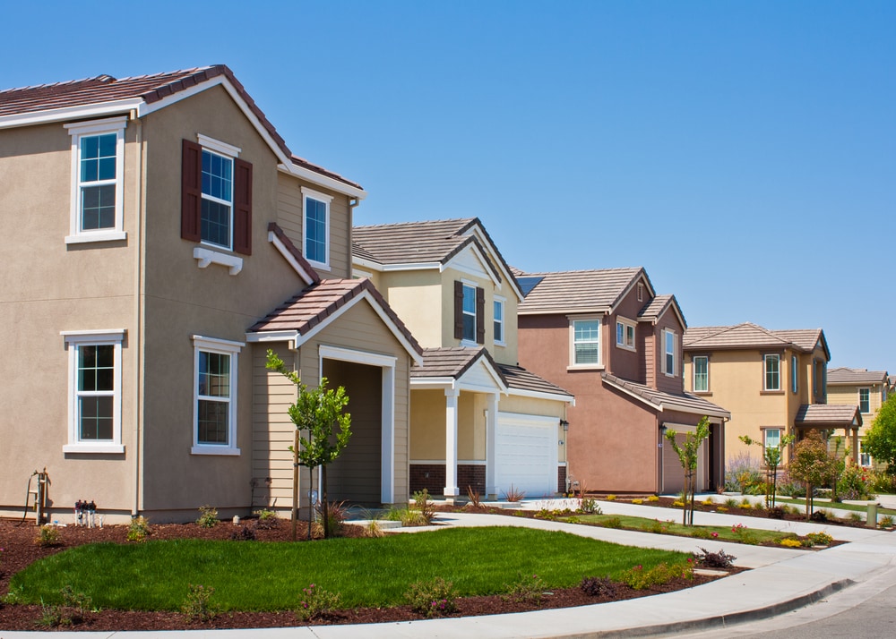 homes in neighborhood in california