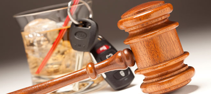 Alcoholic drink with car keys and mallet to represent a DUI